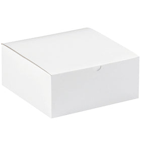 Move retail goods and gifts faster with our 8x8x3.5" white fibreboard gift boxes. One-piece construction sets up in seconds with no assembly hassle. Ships and stores flat for maximum warehouse efficiency–100 boxes per case.