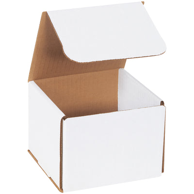 Ship small items with confidence using these ECT-32-B crush-resistant corrugated mailers. The one-piece fold-and-tuck design assembles in seconds without tape, glue, or staples, delivering double-wall protection on front and sides. Each bundle of 50 mailers reduces labor time and cuts postage costs on lightweight shipments.